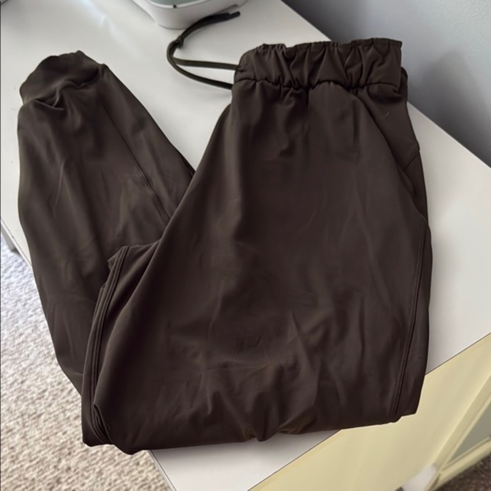 Lululemon joggers size 10